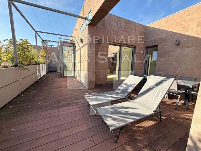 Appartamento con 5 locali in affitto in Via Andrémarie Ampère, Città Studi, Milano