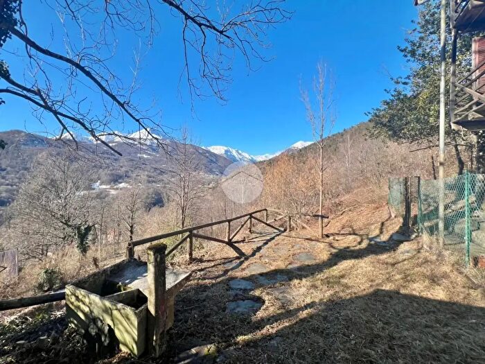 Casa con 6 locali in vendita in Frazione Fubina Ramelette, Viu