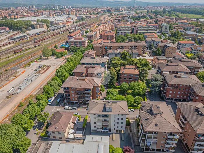 Appartamento quadrilocale in vendita in Via Stoppele, Verona