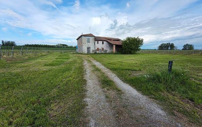 Casa con 6 locali in vendita in Via Viazza, San Prospero