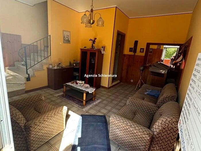 Casa con 10 locali in vendita in Montegridolfo