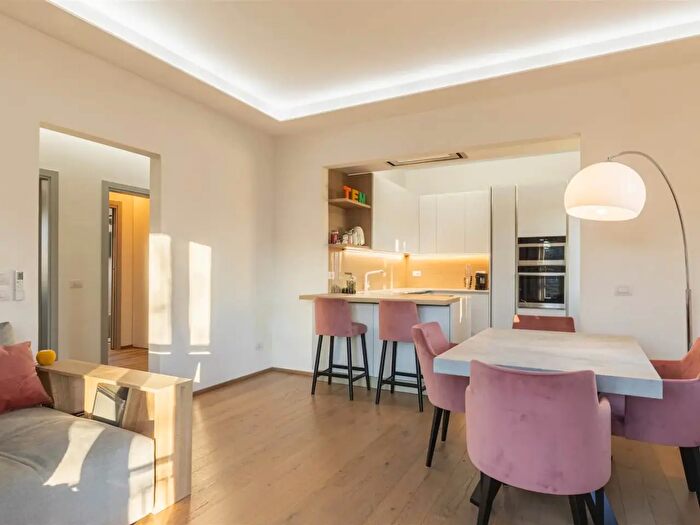 Appartamento quadrilocale in vendita in Via Pollione, Modena