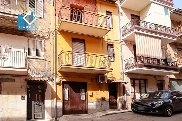 Casa bilocale in vendita in Via dei Giardini N, Palagonia