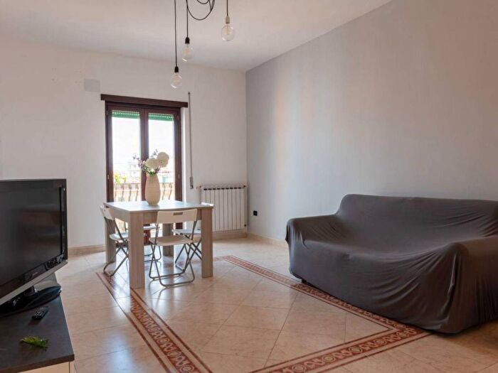 Appartamento trilocale in affitto in Corso Secondigliano, Secondigliano, Napoli