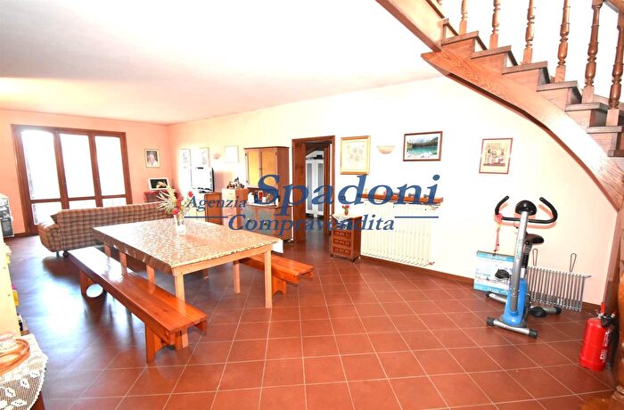 Casa con 10 locali in vendita in Monsummano Terme