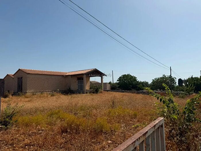 Casa quadrilocale in vendita in Contrada Serrameta, Modica