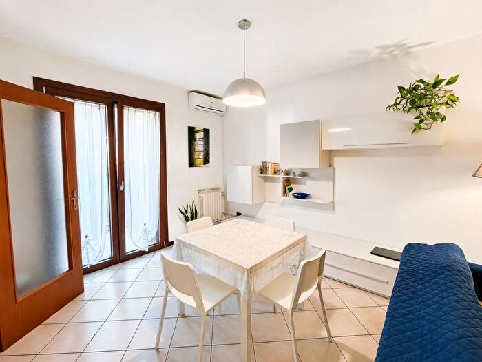 Appartamento trilocale in affitto in Via delle Acacie, Pontegradella, Ferrara