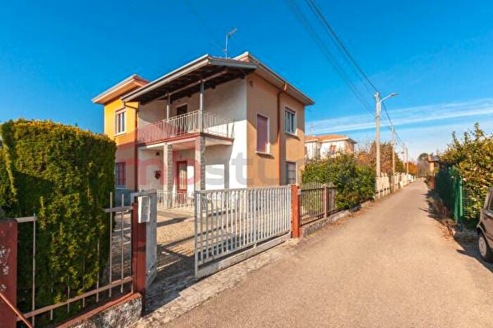 Casa con 5 locali in vendita in Via Cadore, Fagnano Olona