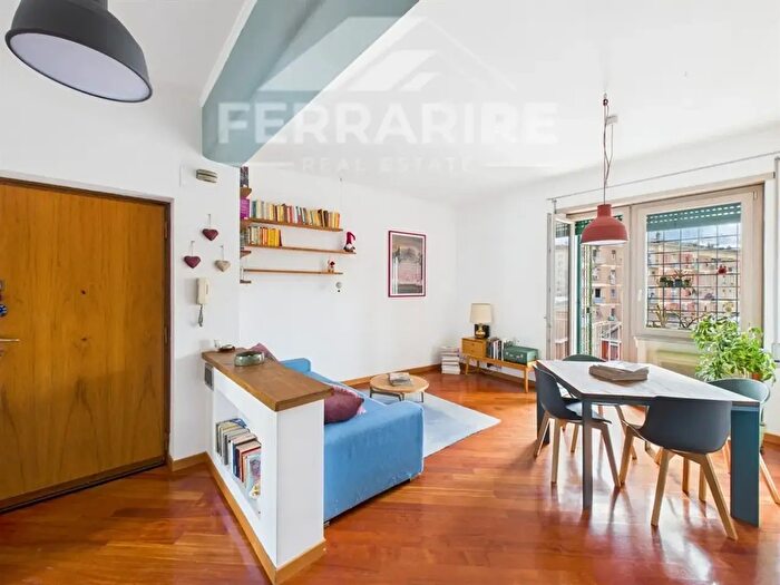 Appartamento trilocale in vendita in Via Tuscolana, Roma