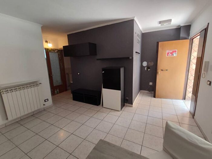 Appartamento trilocale in affitto in Via Ischia, Ciampino