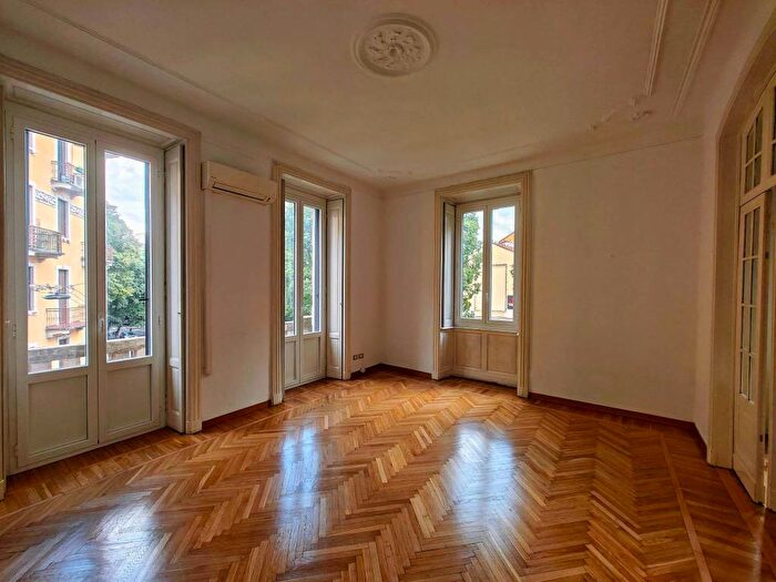 Appartamento quadrilocale in affitto in Via Spartaco, Cadore, Milano