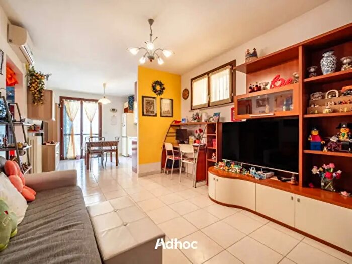 Appartamento con 5 locali in vendita in Via Giuseppe Parini, Montelabbate