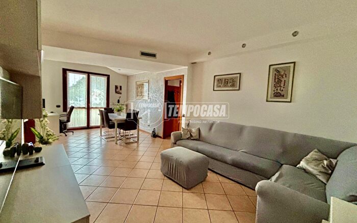 Appartamento trilocale in vendita in Lecco