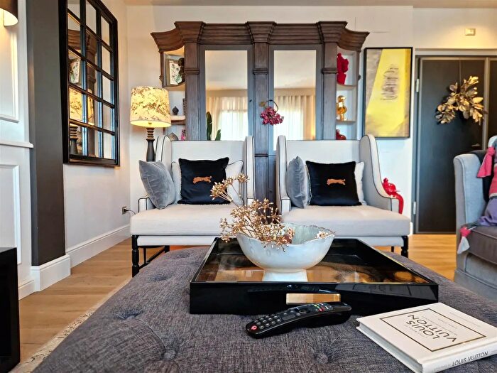 Appartamento con 7 locali in vendita in Cecina