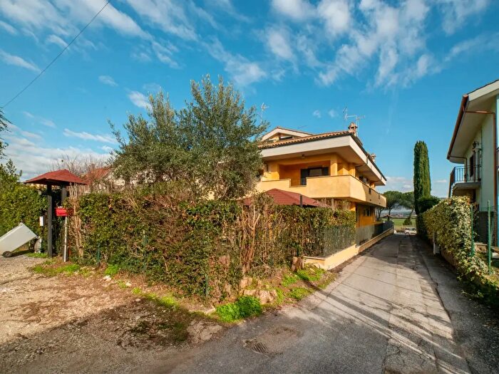 Casa con 5 locali in vendita in VLe Roma, Guidonia Montecelio