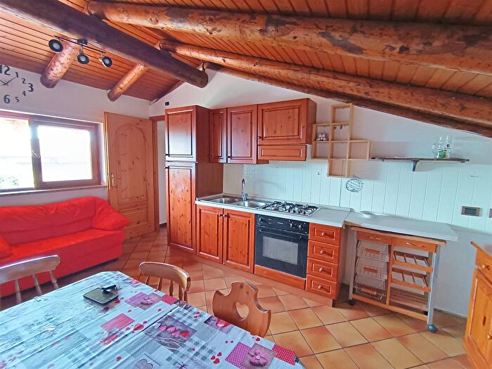 Appartamento trilocale in affitto in Paruzzaro, Paruzzaro