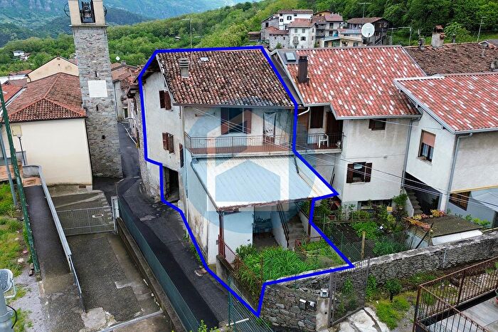 Casa quadrilocale in vendita in Via Montesuello, Darfo Boario Terme