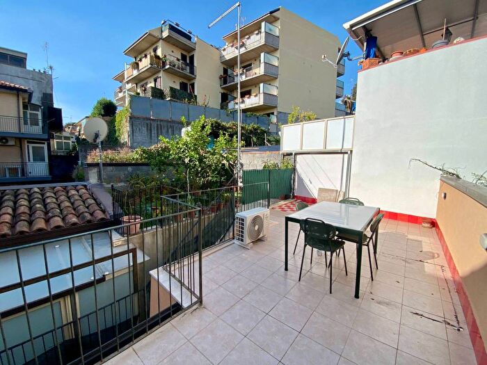 Appartamento trilocale in affitto in Via Muscarà, Centro, Aci Castello