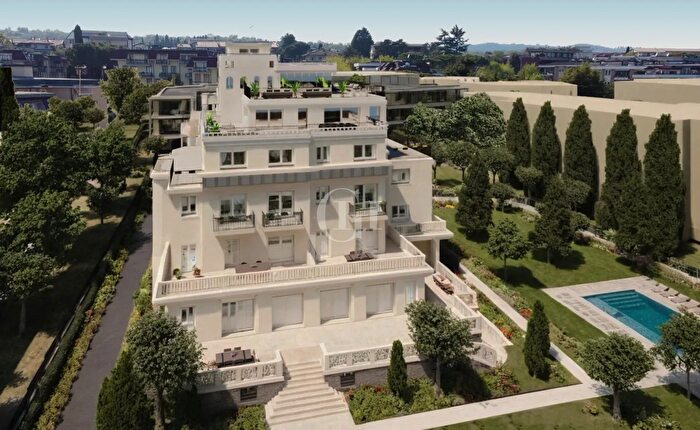 Appartamento quadrilocale in vendita in Desenzano Del Garda