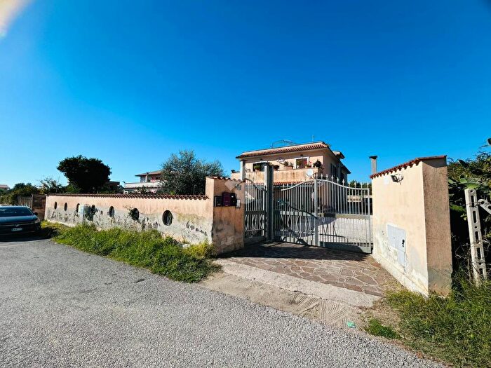 Appartamento quadrilocale in vendita in Via dei Cedri, Aprilia