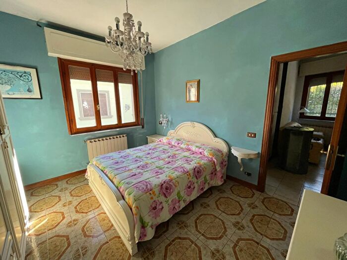 Casa con 7 locali in vendita in Bagni Di Lucca