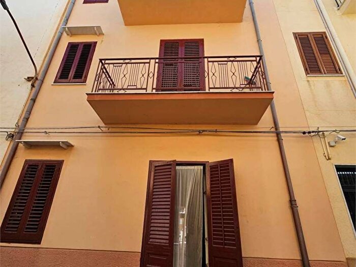 Appartamento trilocale in affitto in Partinico