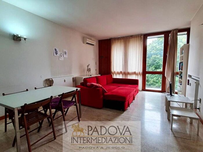 Appartamento quadrilocale in affitto in Via Gabriele Falloppio, Santa Sofia Altinate, Padova