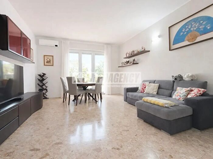 Appartamento trilocale in vendita in Via Mazzini, Rozzano