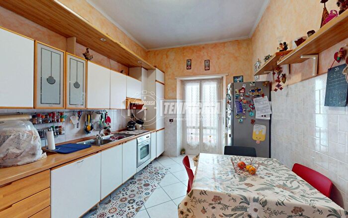 Appartamento trilocale in vendita in Largo Nicola Fabrizi, Torino