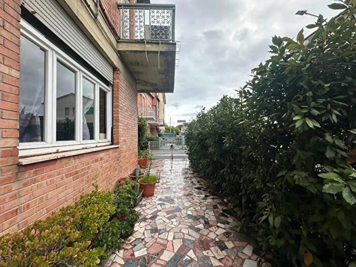 Casa con 7 locali in vendita in Auro De Bosis, Viareggio
