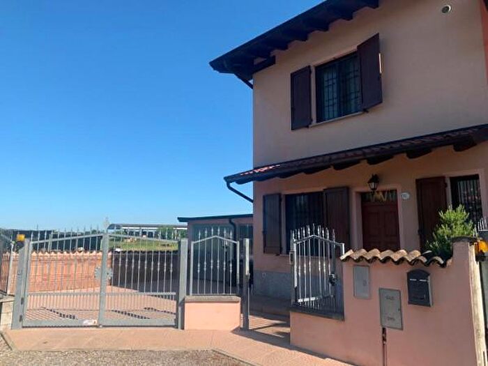 Casa trilocale in vendita in Via Vignali Mirado, Miradolo Terme