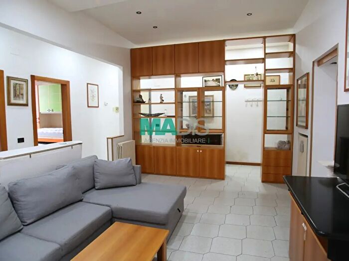 Appartamento trilocale in vendita in Piazza Giovanni Ciardi, Prato