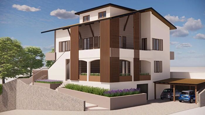 Casa con 8 locali in vendita in Viale Italia, Fossombrone