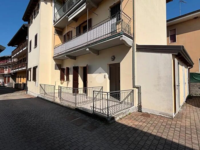 Appartamento trilocale in vendita in Via Roma, Pombia