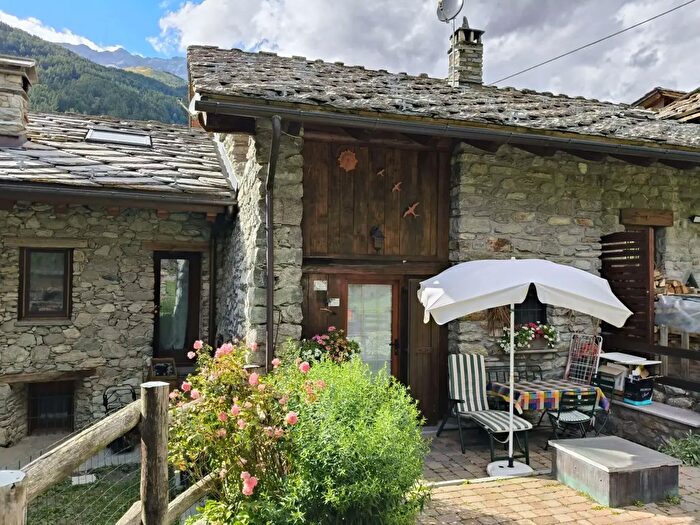Casa trilocale in vendita in Clapey, Ollomont