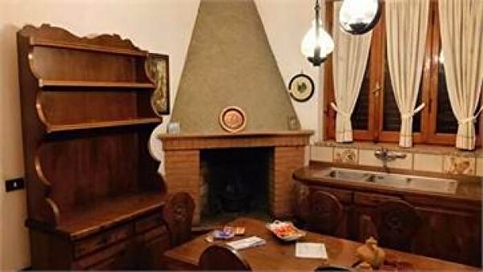 Casa con 6 locali in vendita in Via Giulio Braga, Prato