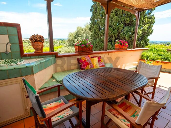 Casa con 20 locali in vendita in Calatabiano