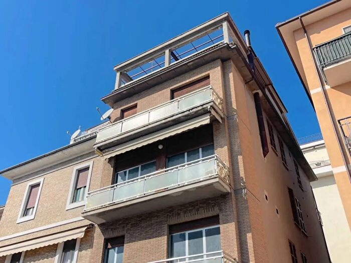 Appartamento con 7 locali in vendita in Via Gino Moretti, San Benedetto Del Tronto