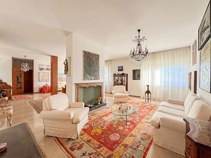 Appartamento con 6 locali in vendita in Ravenna