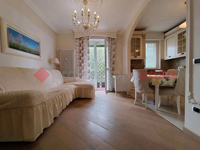 Appartamento trilocale in affitto in via lago dorta, Centro, Arona