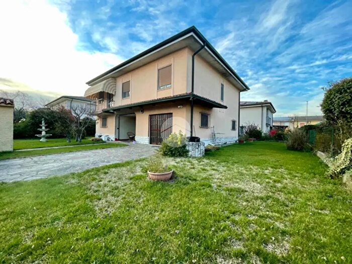 Casa quadrilocale in vendita in Via Mascagni, Orzinuovi