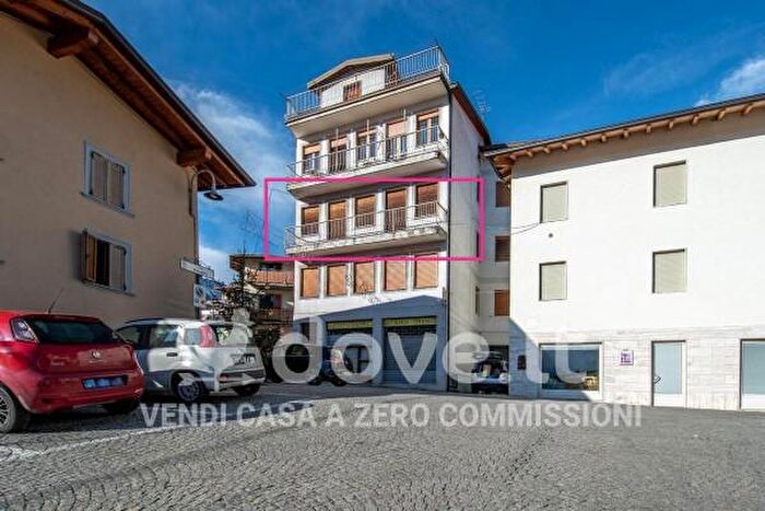 Appartamento trilocale in vendita in Piazza Villassio, Gorno