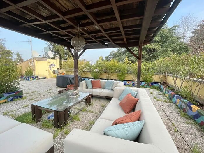 Appartamento con 5 locali in vendita in Via delle Rose, Bologna