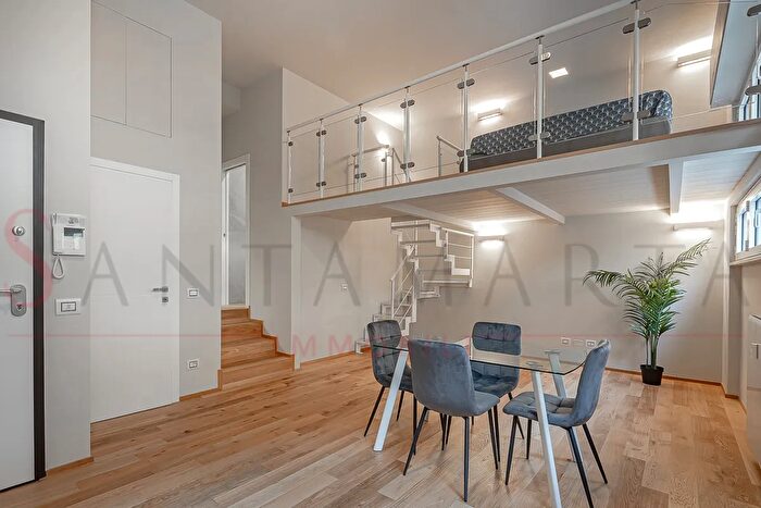 Appartamento bilocale in vendita in Piazza Firenze, Milano