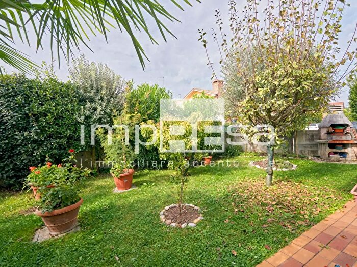 Appartamento con 7 locali in vendita in Via Due Giugno, Villorba