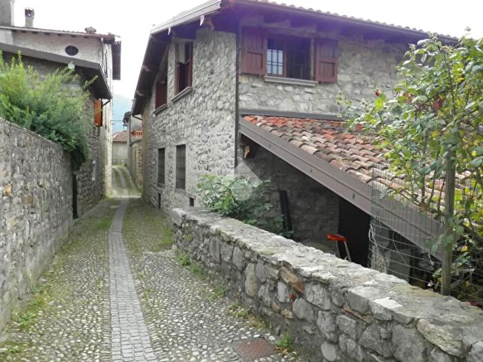 Appartamento bilocale in vendita in Via Maspiano, Sale Marasino