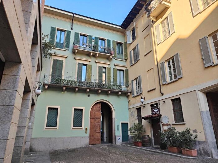 Appartamento trilocale in affitto in Largo dei Cavallazzi, Centro Storico, Novara