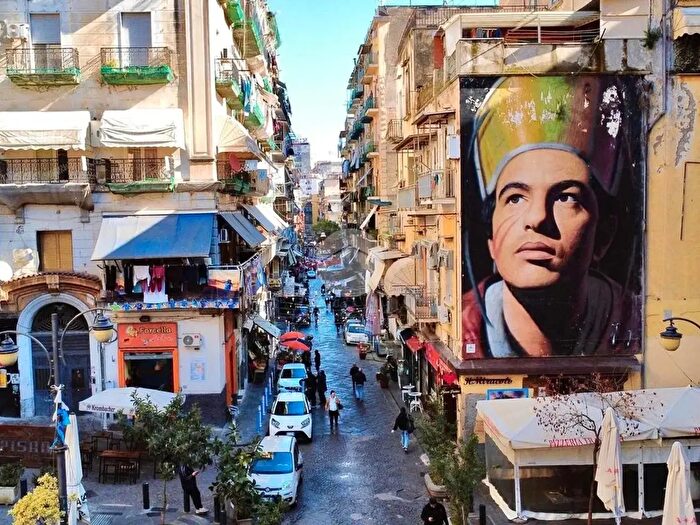 Appartamento trilocale in vendita in Via Vicaria Vecchia, Napoli