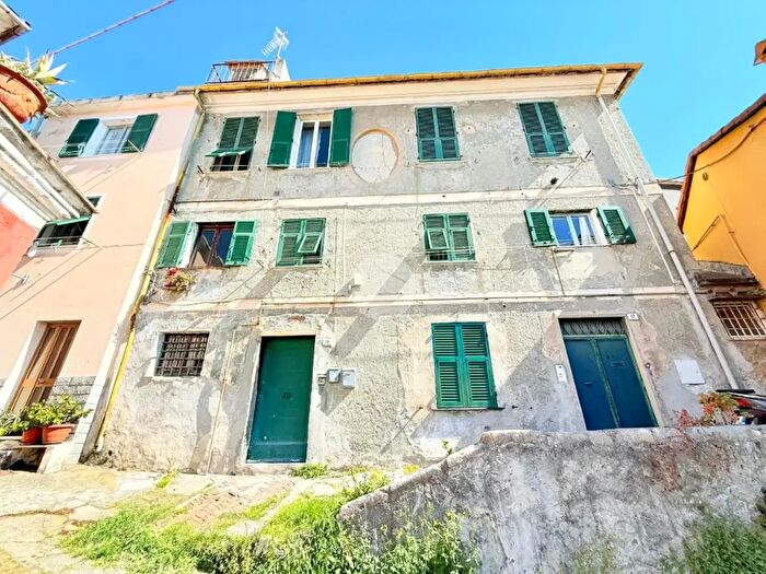 Appartamento quadrilocale in vendita in Via Adele Faraggiana, Genova