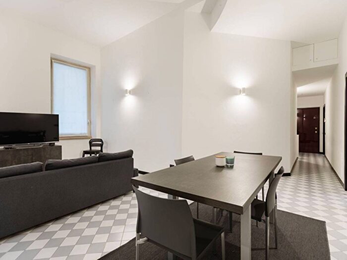 Appartamento trilocale in affitto in Via Sant Agnese, SantAmbrogio, Milano